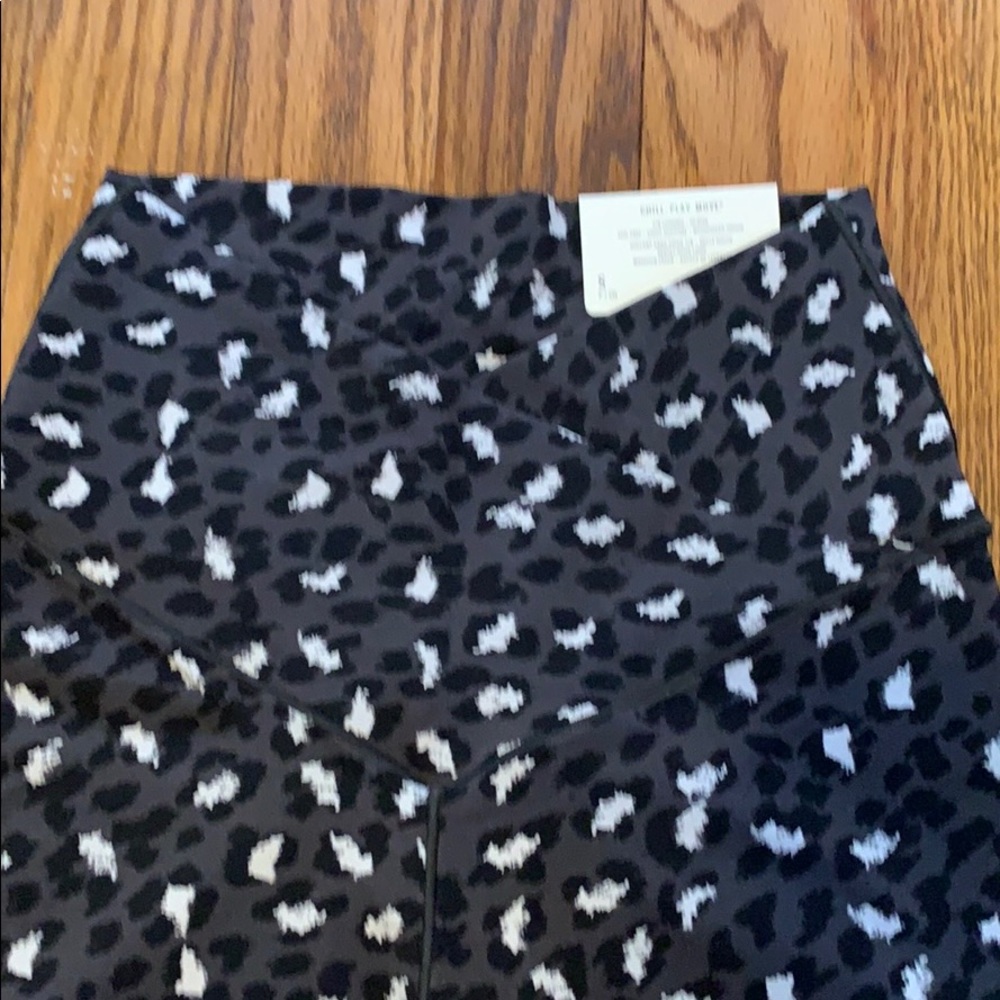 Aerie Leopard 7/8 Leggings - Picture 4 of 8